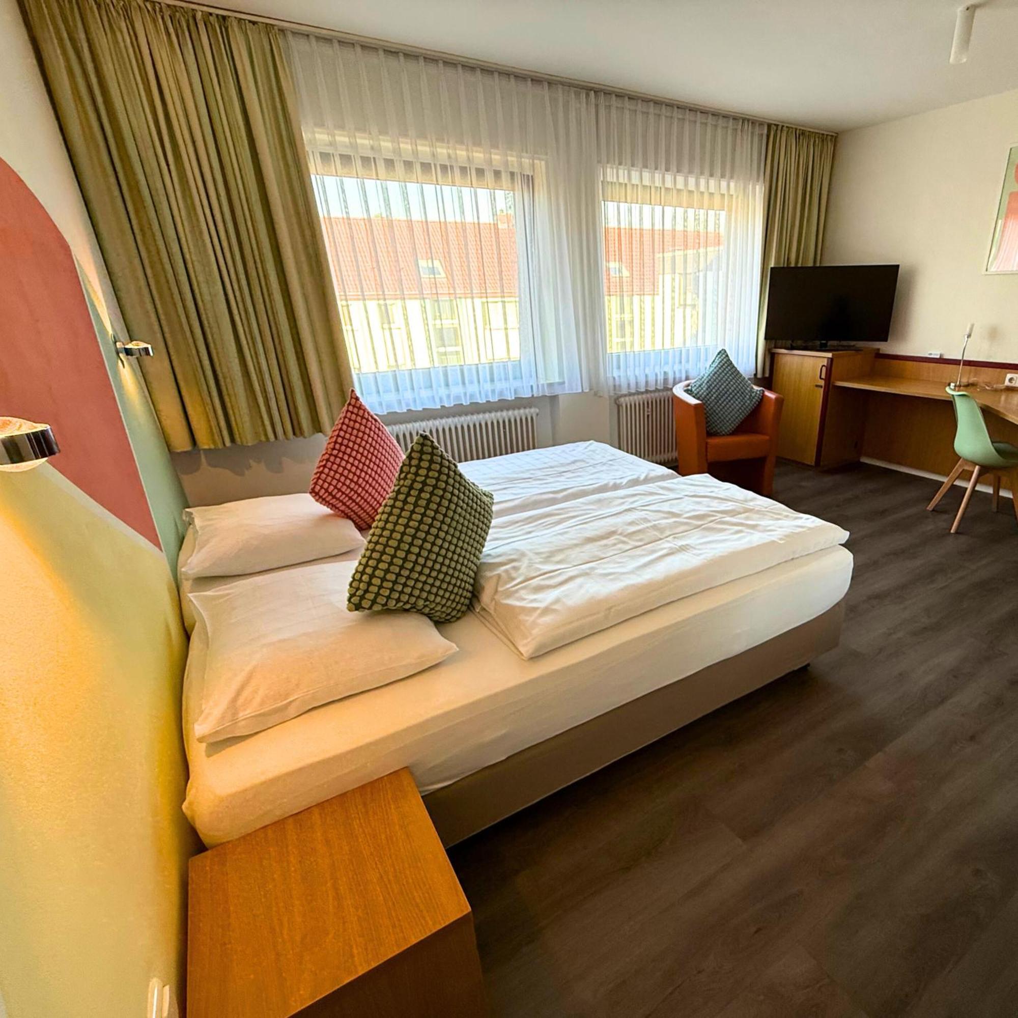 Colourful Hotel Билефельд Экстерьер фото