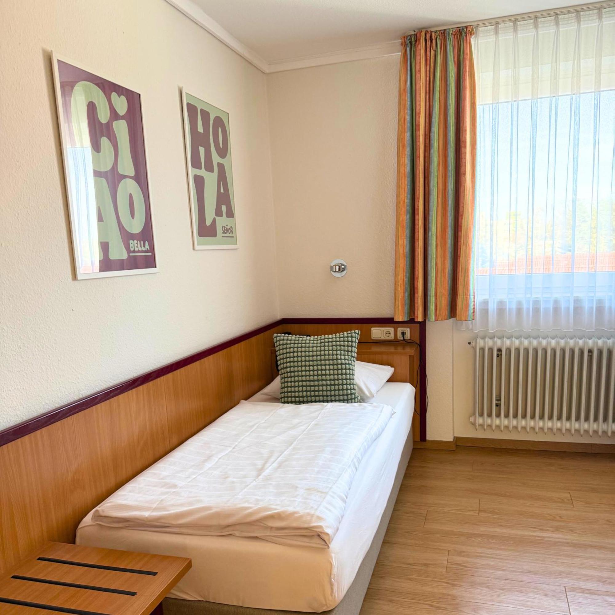 Colourful Hotel Билефельд Экстерьер фото
