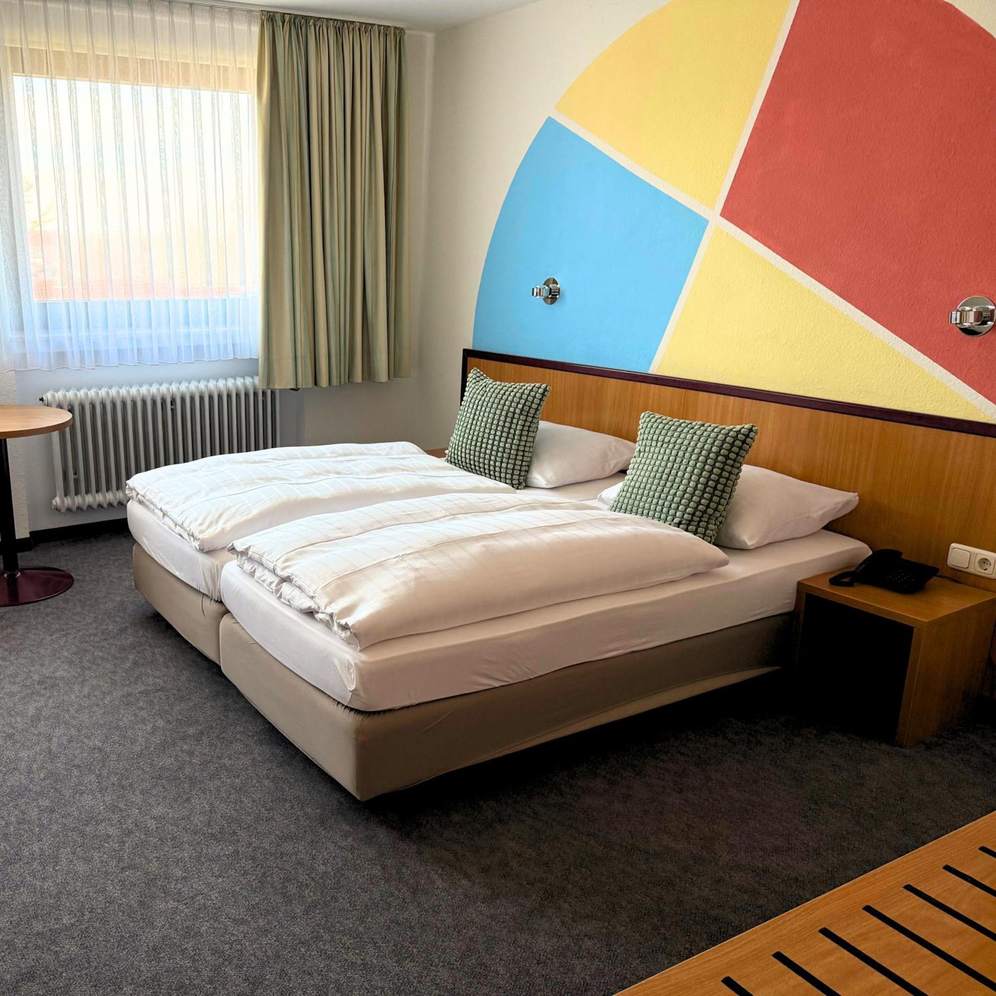 Colourful Hotel Билефельд Экстерьер фото