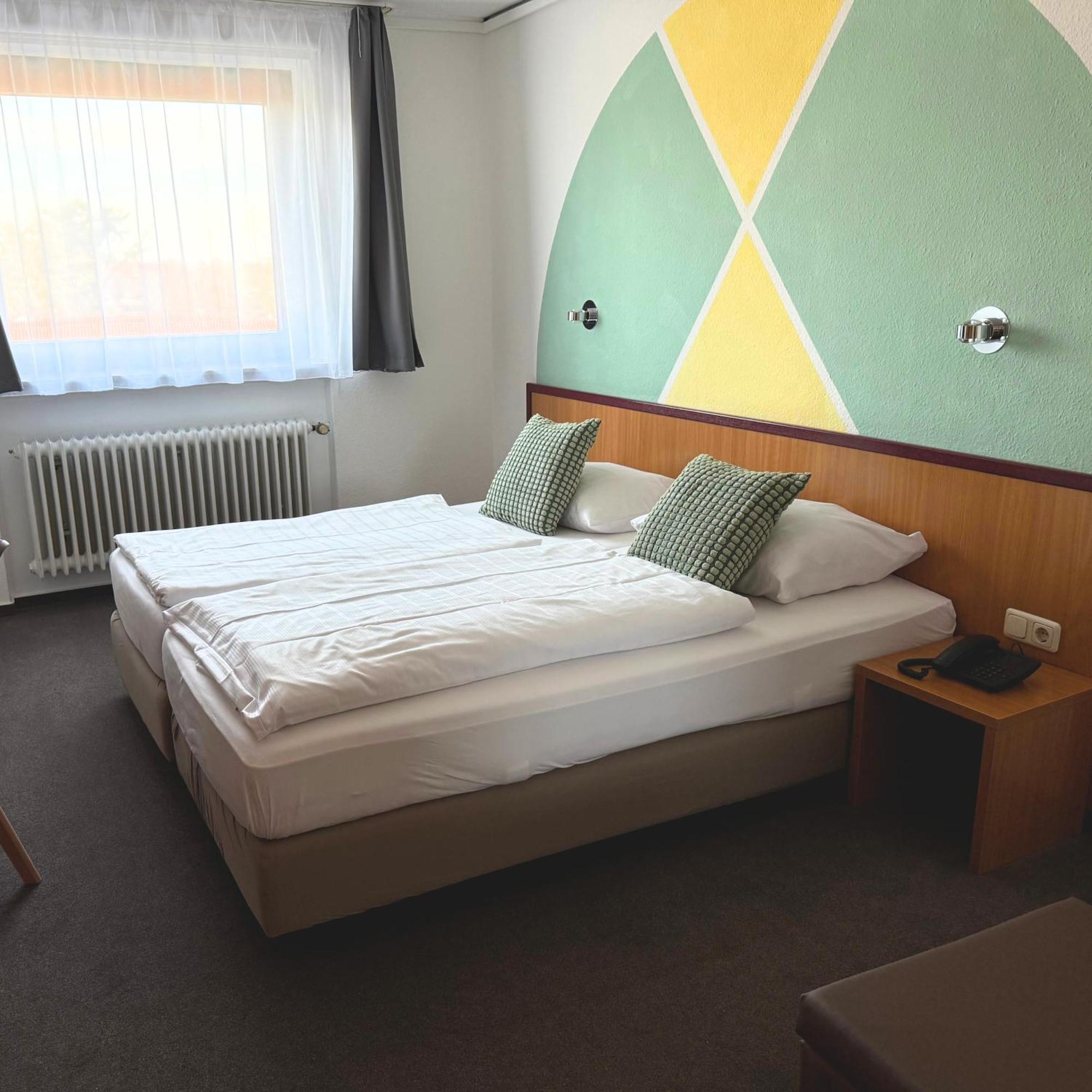Colourful Hotel Билефельд Экстерьер фото